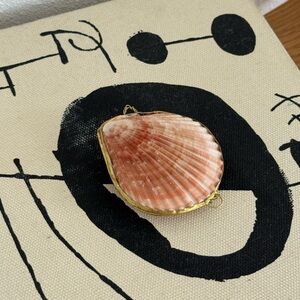 Shell Compact/Pill Holder